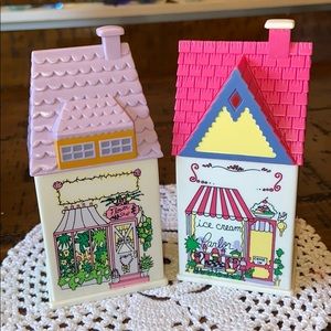 Lot of 2 READERS DIGEST SET PLASTIC SPICE HOUSES